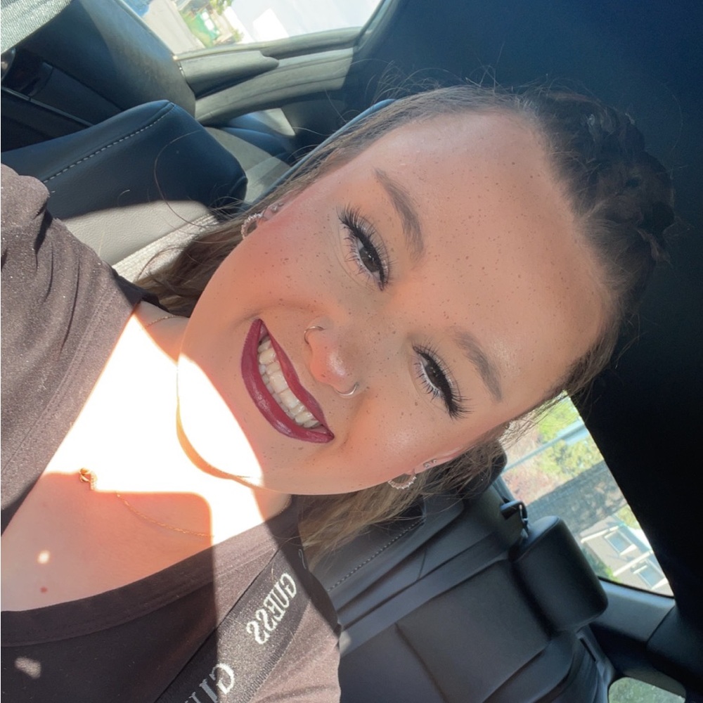 Meet your Posher, Kayla